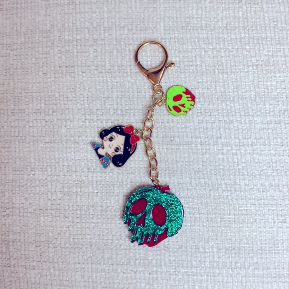 Disney Inspired Snow White & the Poison Apple Purse Charm NWT - Picture 1 of 2